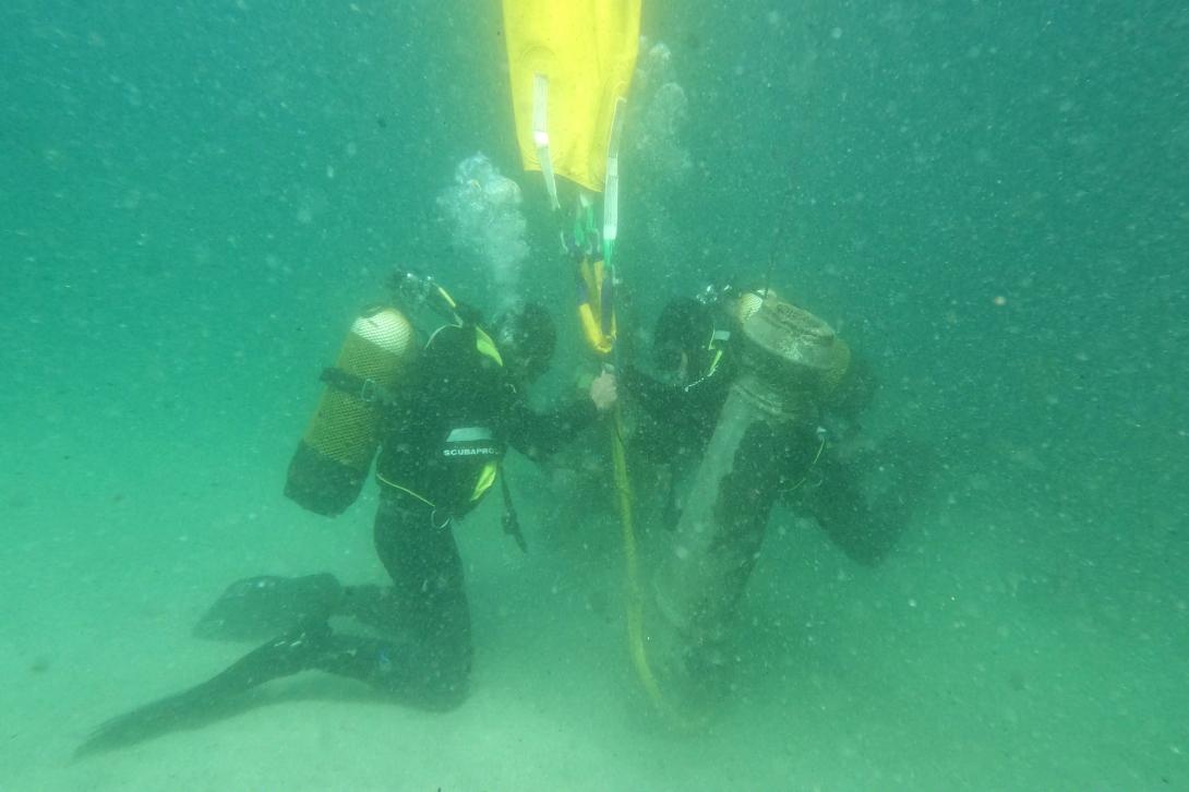 Recuperación dun canón de bronce 1